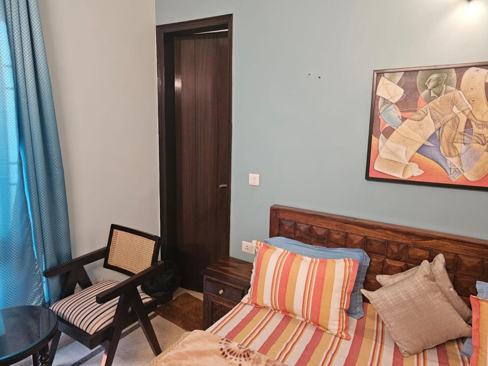 Sky Bloom Luxury Homestay Нью-Дели Экстерьер фото
