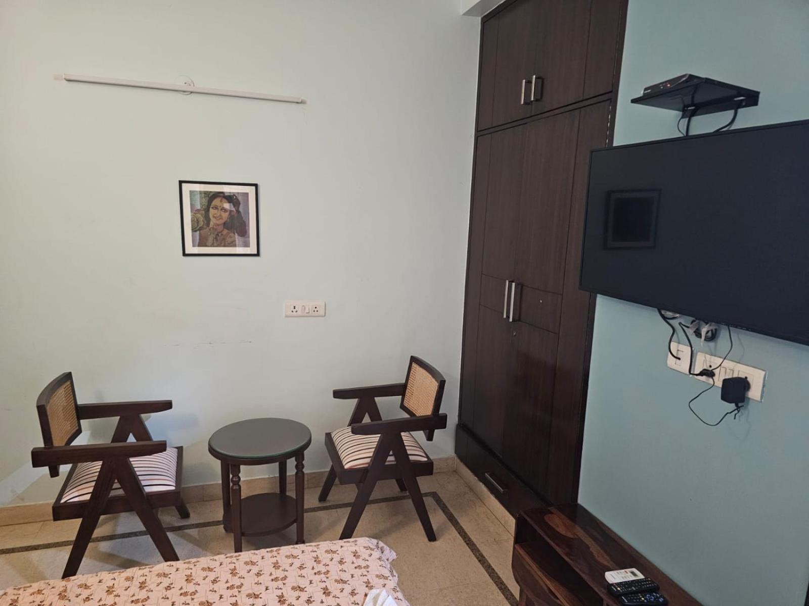 Sky Bloom Luxury Homestay Нью-Дели Экстерьер фото