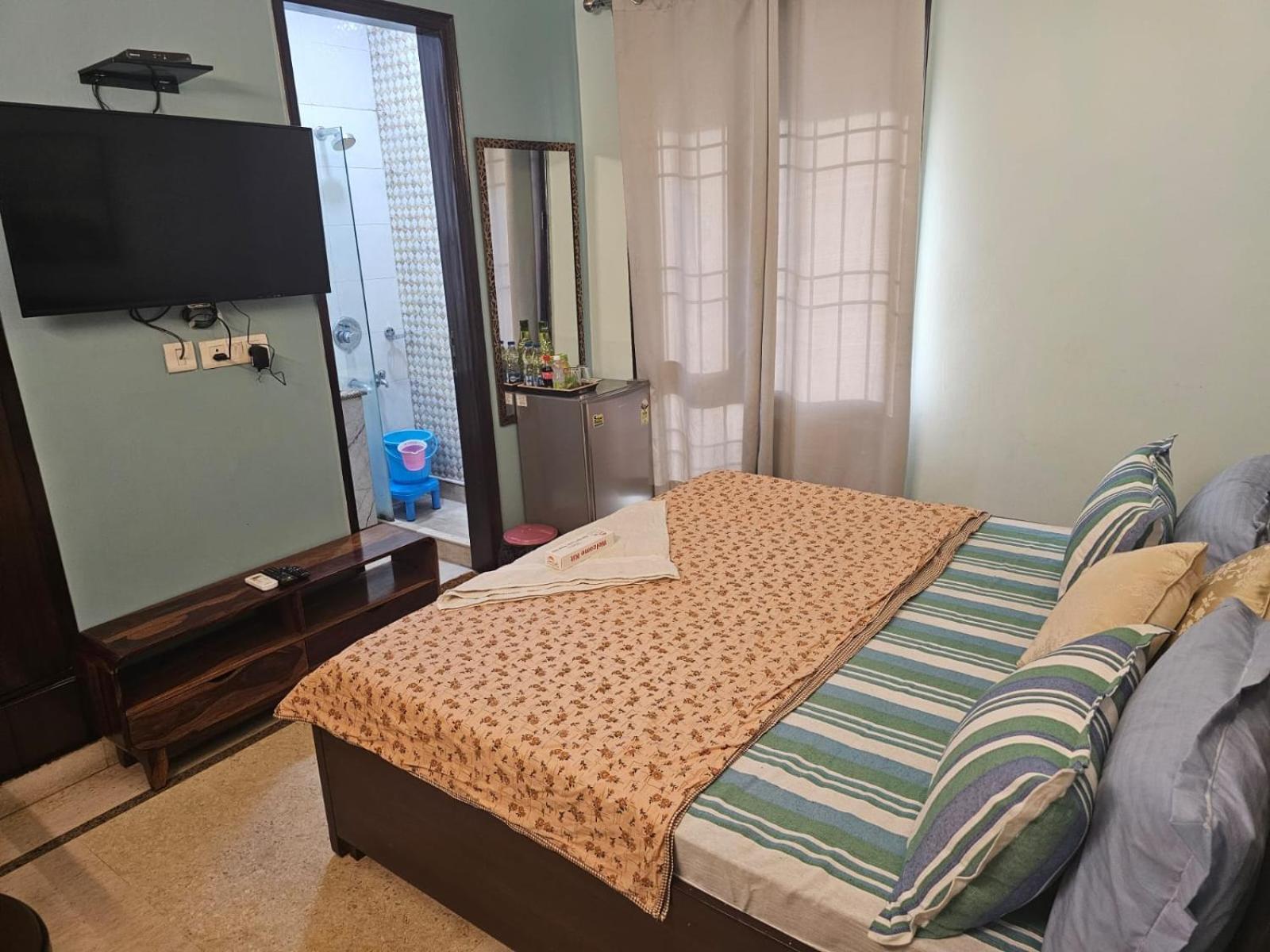 Sky Bloom Luxury Homestay Нью-Дели Экстерьер фото