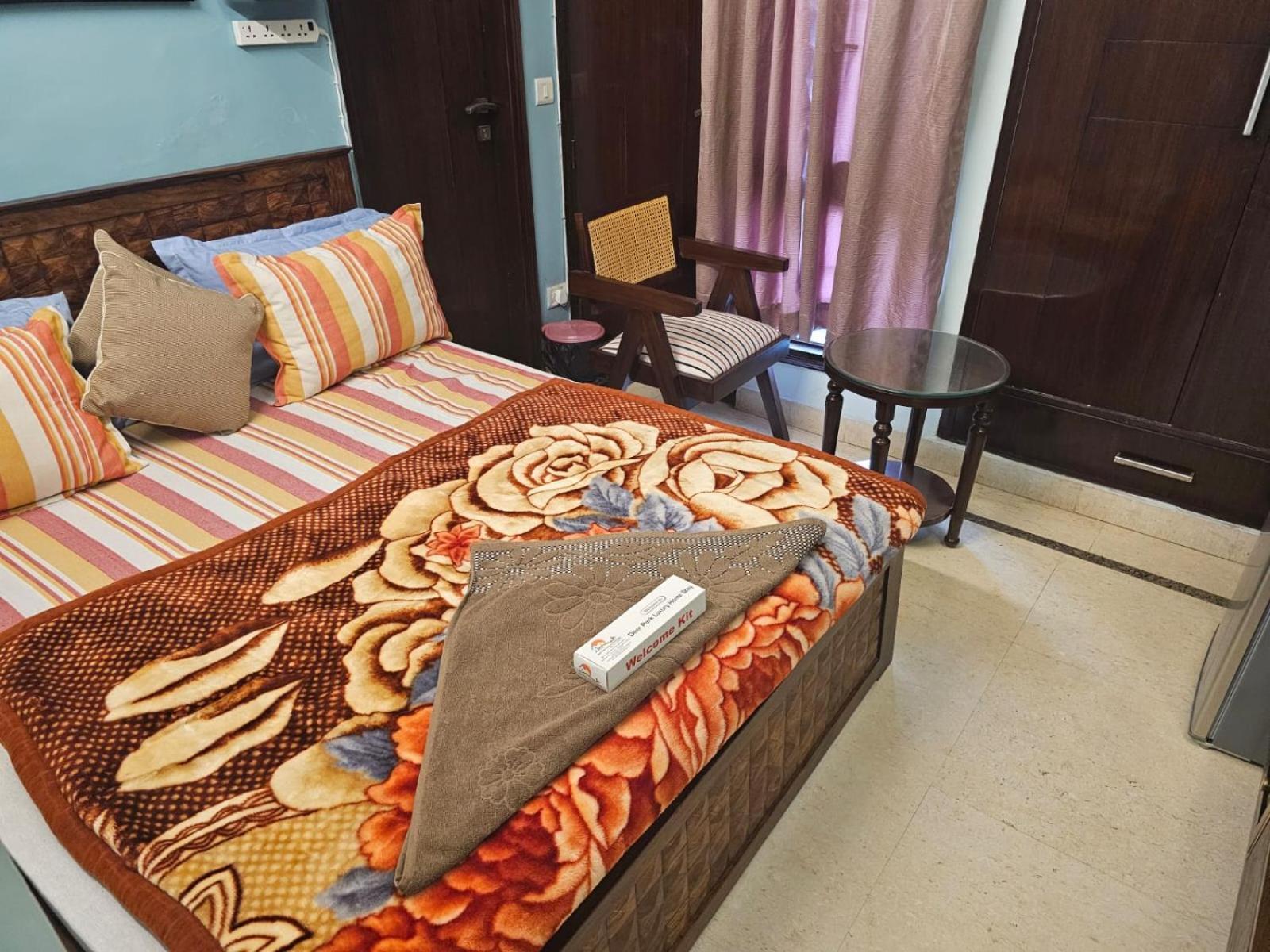 Sky Bloom Luxury Homestay Нью-Дели Экстерьер фото