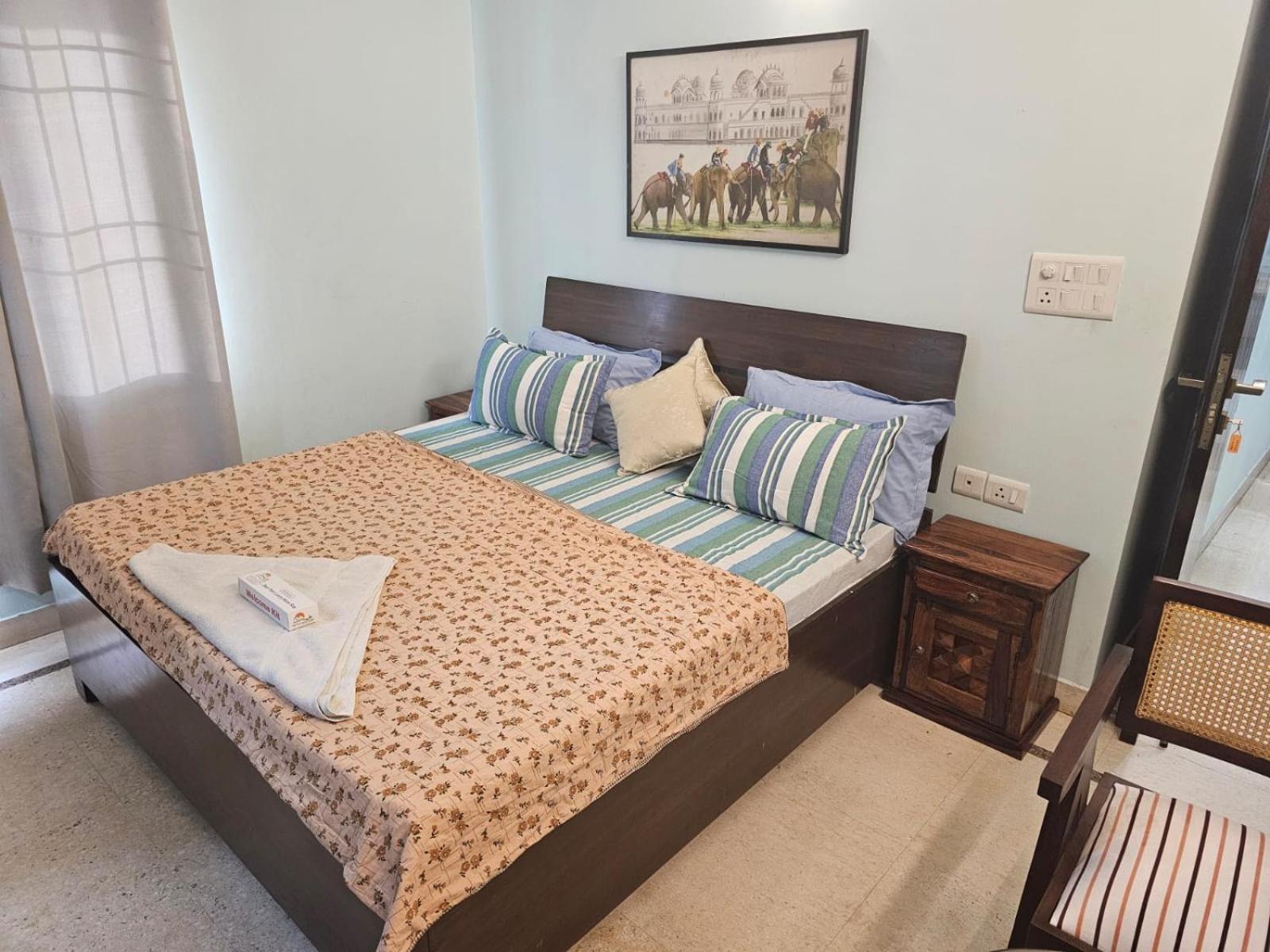Sky Bloom Luxury Homestay Нью-Дели Экстерьер фото