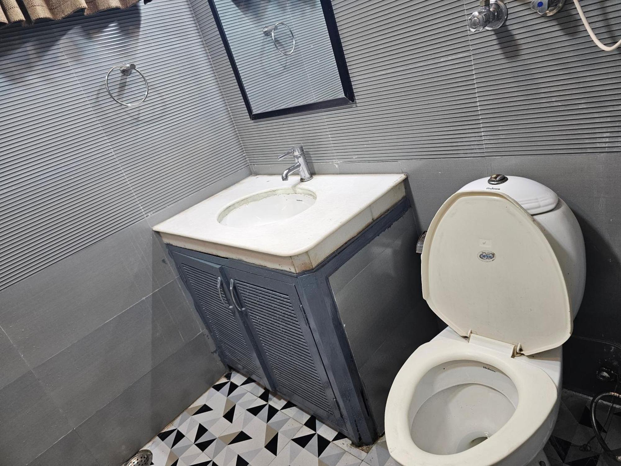 Sky Bloom Luxury Homestay Нью-Дели Экстерьер фото