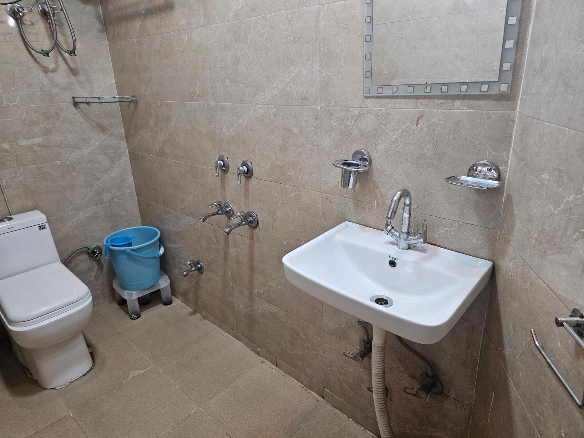 Sky Bloom Luxury Homestay Нью-Дели Экстерьер фото